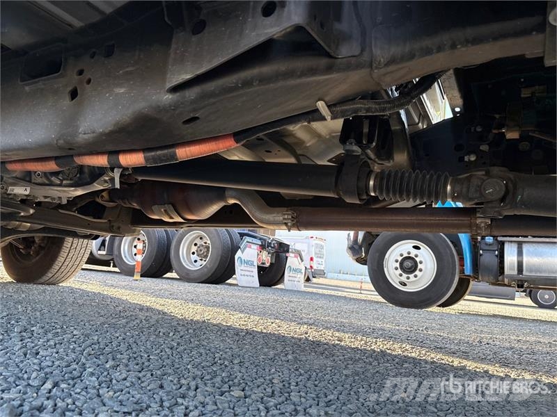 Ford F-350 XL 4x4 Extended Cab Utility Truck Pickup/Sideaflæsning