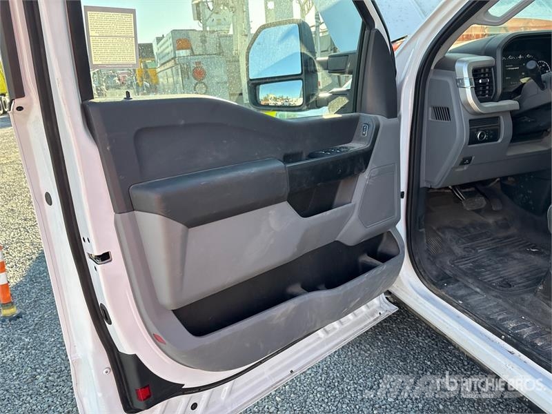 Ford F-350 XL 4x4 Extended Cab Utility Truck Pickup/Sideaflæsning