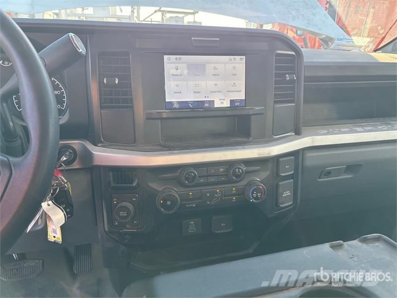 Ford F-350 XL 4x4 Extended Cab Utility Truck Pickup/Sideaflæsning