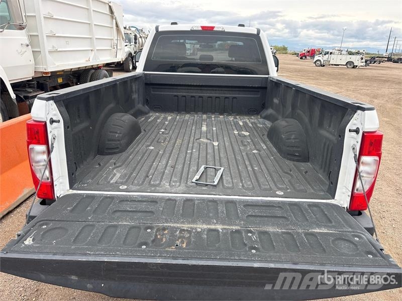 Ford F-350 XL 4x4 Extended Cab Pickup Ostalo