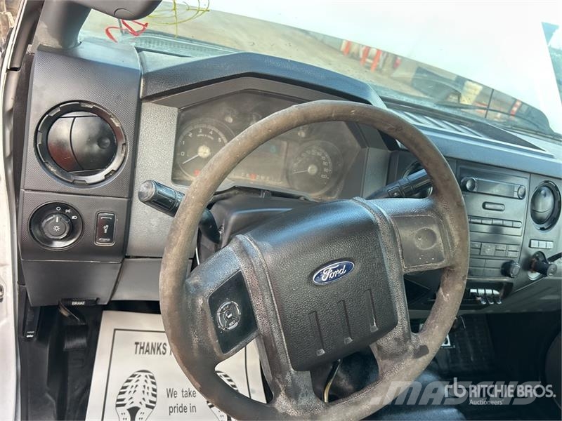 Ford F-350 XL 4x4 Flatbed Truck Flatbed/Dropside trucks