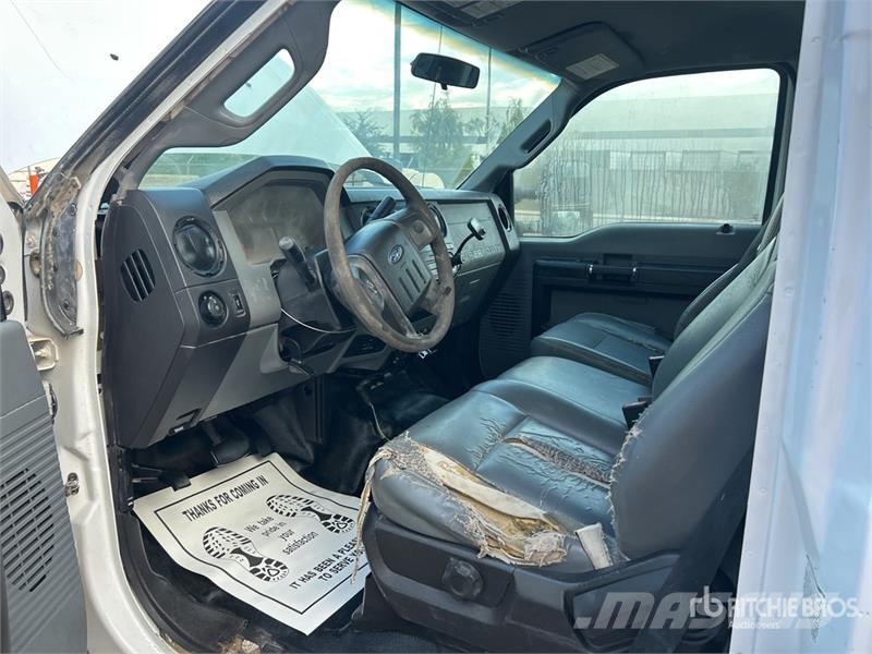 Ford F-350 XL 4x4 Flatbed Truck Flatbed/Dropside trucks