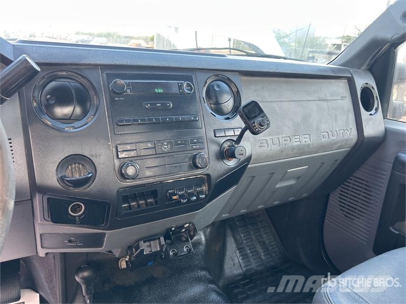 Ford F-350 XL 4x4 Flatbed Truck Flatbed/Dropside trucks