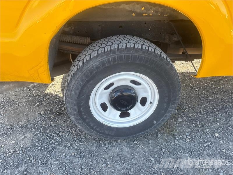 Ford F-350 XL 4x4 Pickup Drugi