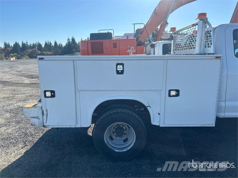 Ford F-350 XL 4x4 Utility Truck 皮卡.傳統半斗卡車/側卸板