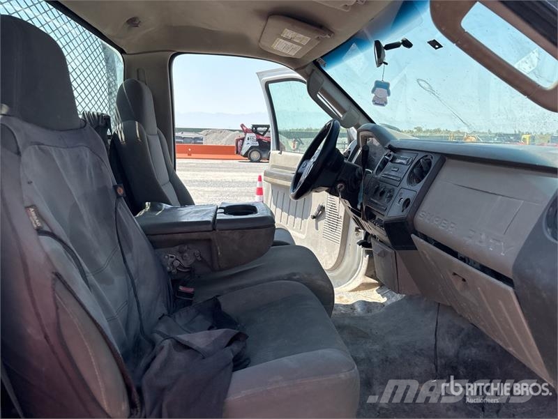 Ford F-350 XL 4x4 Utility Truck Lava-autot