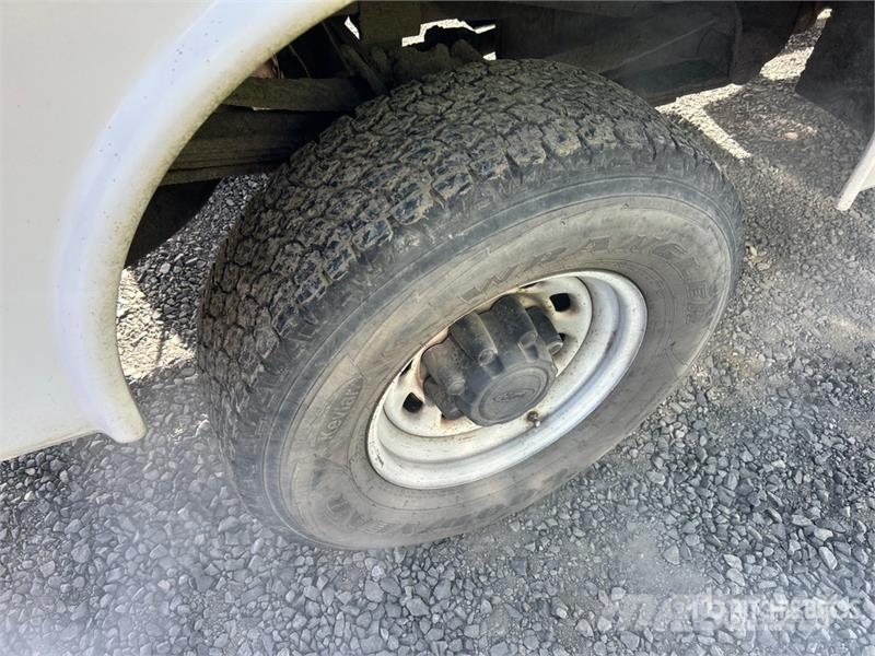 Ford F-350 XL 4x4 Utility Truck Vieglais kravas automobilis/izkraušana no sāniem