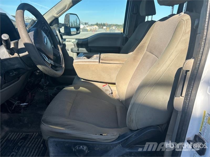 Ford F-350 XL 4x4 Utility Truck 皮卡.傳統半斗卡車/側卸板