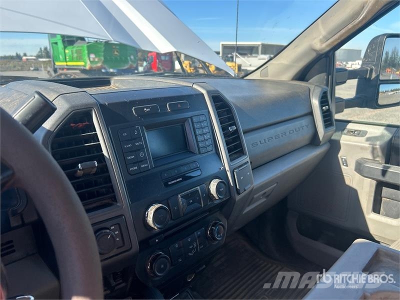 Ford F-350 XL 4x4 Utility Truck 皮卡.傳統半斗卡車/側卸板