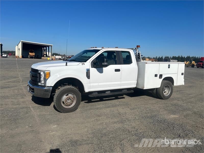 Ford F-350 XL 4x4 Utility Truck 皮卡.傳統半斗卡車/側卸板