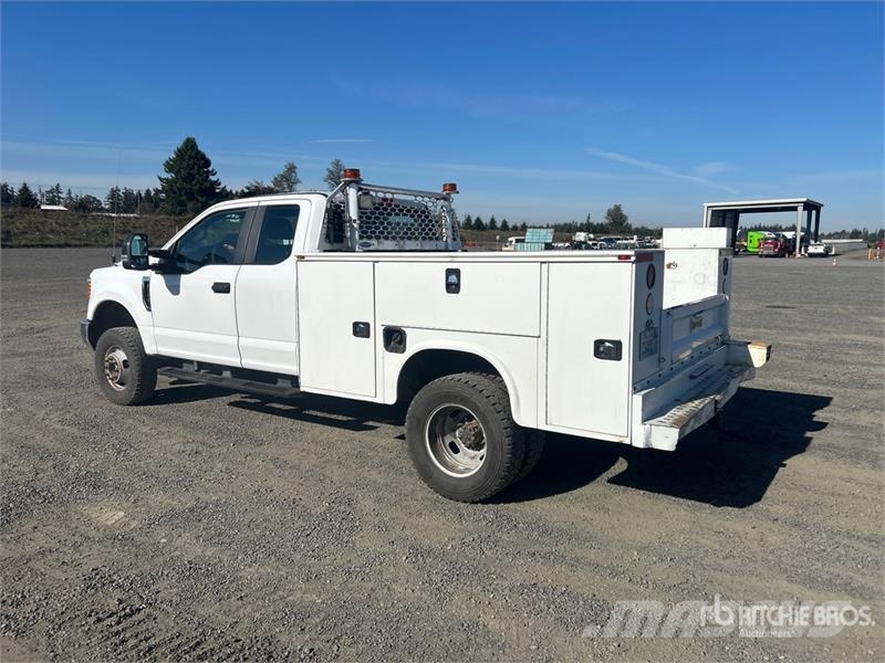 Ford F-350 XL 4x4 Utility Truck 皮卡.傳統半斗卡車/側卸板