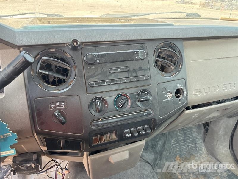 Ford F-350 XL 4x4 Utility Truck Lava-autot
