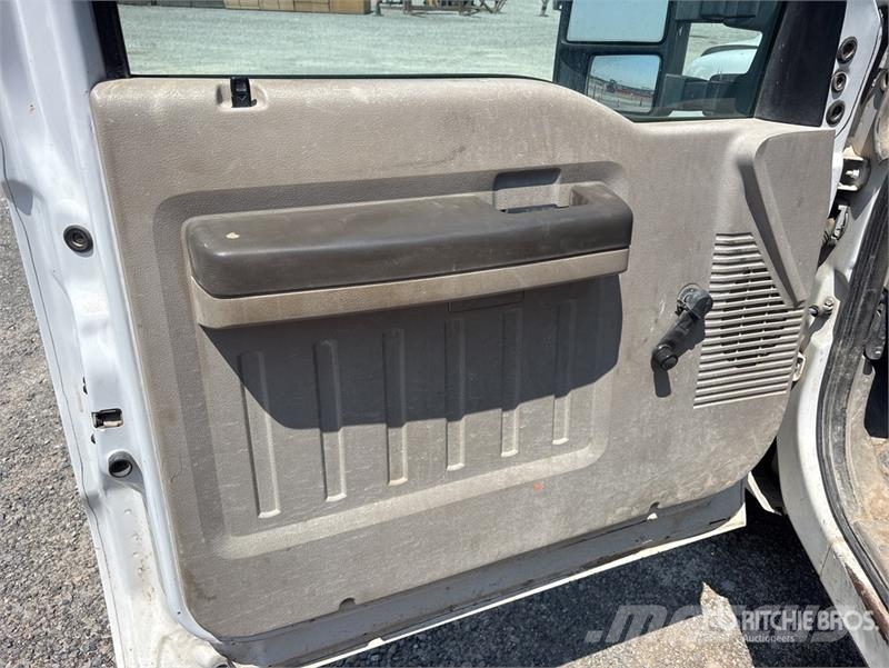Ford F-350 XL 4x4 Utility Truck Lava-autot