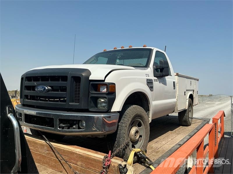 Ford F-350 XL 4x4 Utility Truck Lava-autot