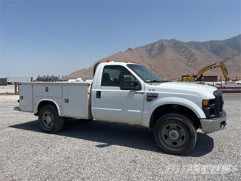 Ford F-350 XL 4x4 Utility Truck Lava-autot