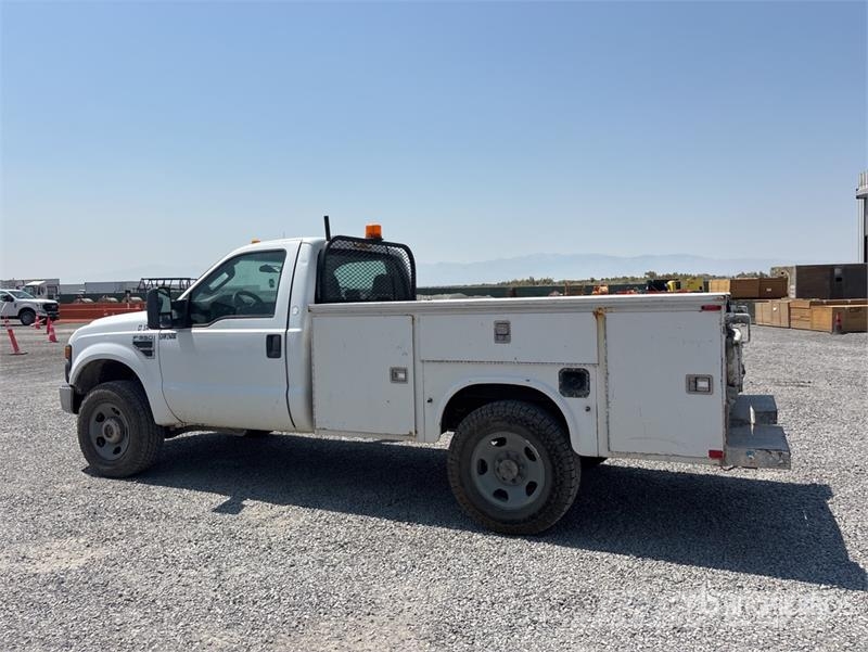 Ford F-350 XL 4x4 Utility Truck Lava-autot