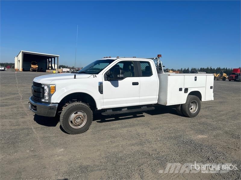 Ford F-350 XL 4x4 Utility Truck 皮卡.傳統半斗卡車/側卸板