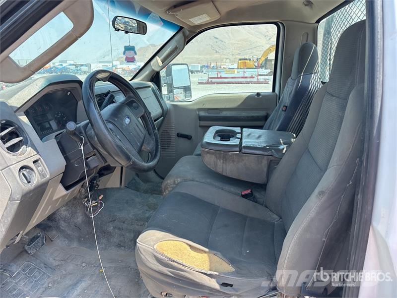 Ford F-350 XL 4x4 Utility Truck Lava-autot