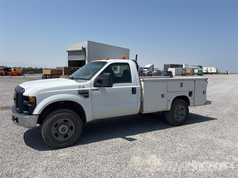 Ford F-350 XL 4x4 Utility Truck Lava-autot