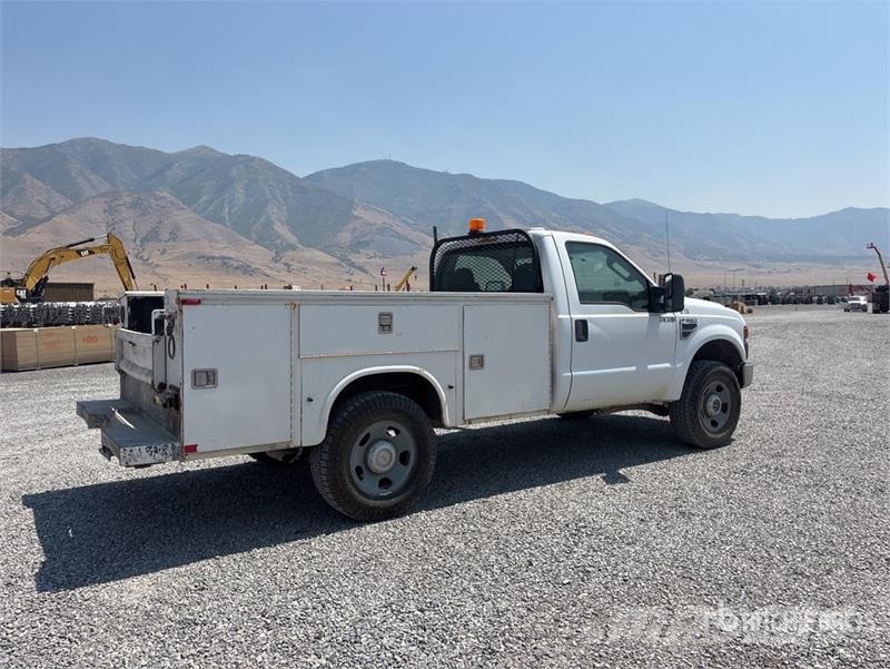 Ford F-350 XL 4x4 Utility Truck Lava-autot