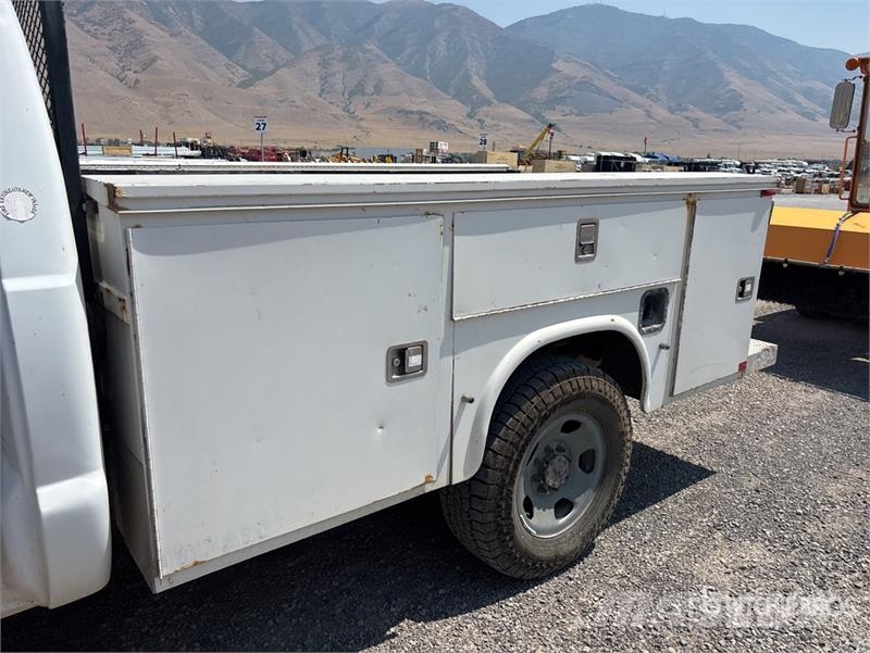 Ford F-350 XL 4x4 Utility Truck Lava-autot