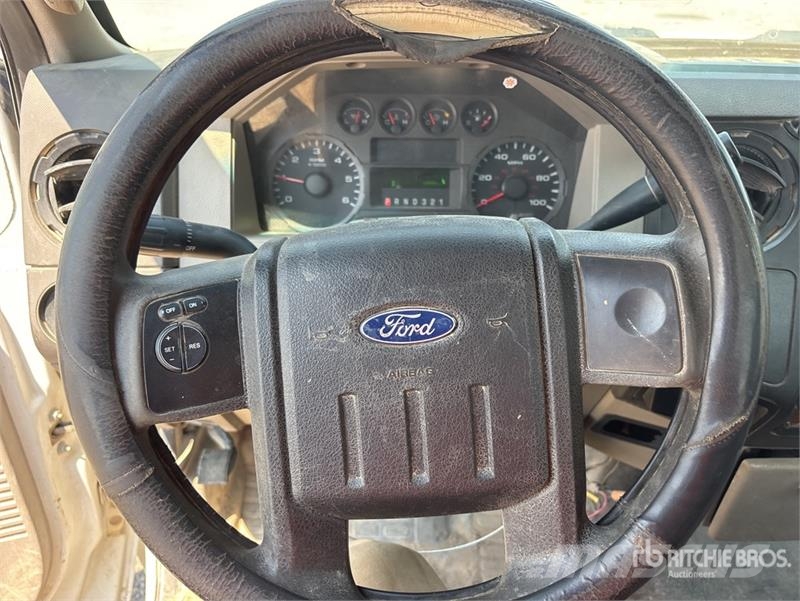 Ford F-350 XL 4x4 Utility Truck Lava-autot