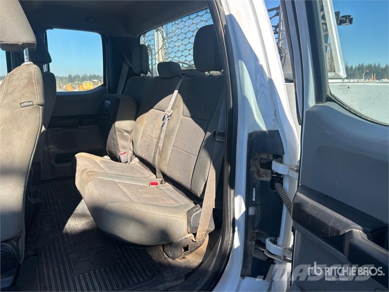Ford F-350 XL 4x4 Utility Truck 皮卡.傳統半斗卡車/側卸板