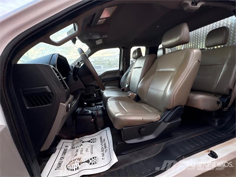 Ford F-350 XL 4x4 Van / Box Van Truck Van Body Trucks