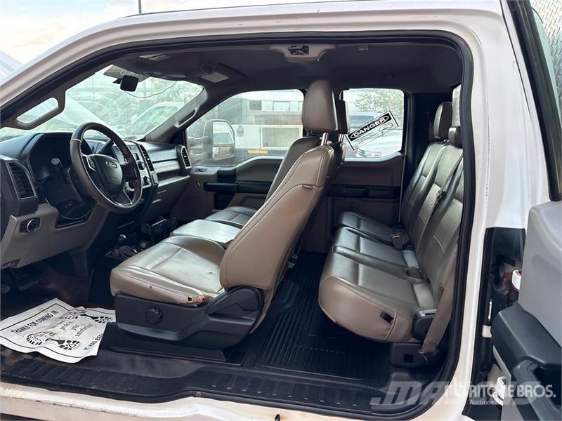 Ford F-350 XL 4x4 Van / Box Van Truck Van Body Trucks