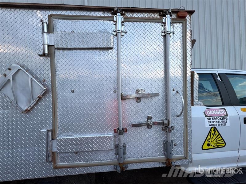 Ford F-350 XL 4x4 Van / Box Van Truck Van Body Trucks