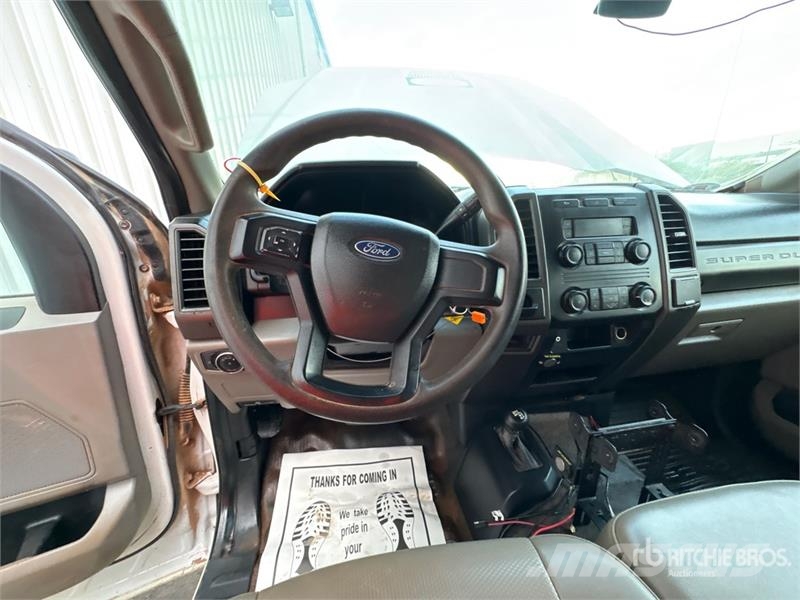 Ford F-350 XL 4x4 Van / Box Van Truck Van Body Trucks