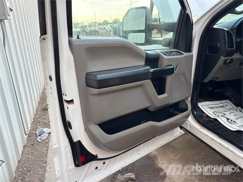 Ford F-350 XL 4x4 Van / Box Van Truck Van Body Trucks