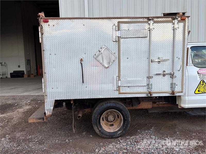 Ford F-350 XL 4x4 Van / Box Van Truck Van Body Trucks