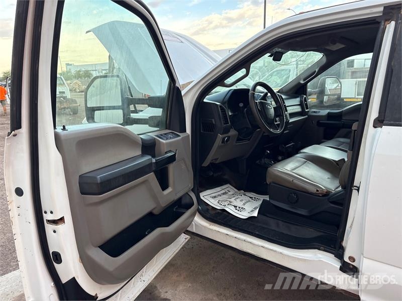 Ford F-350 XL 4x4 Van / Box Van Truck Van Body Trucks