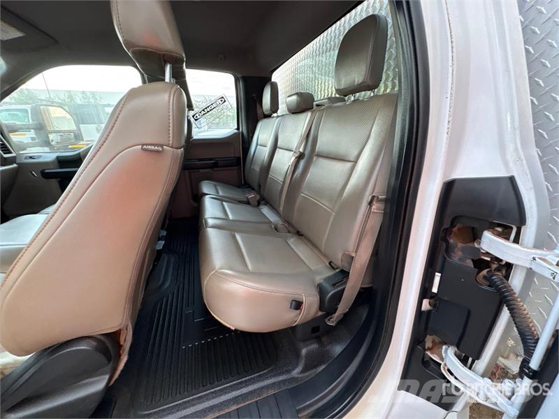 Ford F-350 XL 4x4 Van / Box Van Truck Van Body Trucks