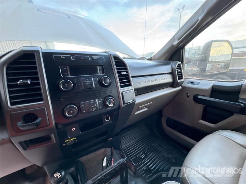 Ford F-350 XL 4x4 Van / Box Van Truck Van Body Trucks