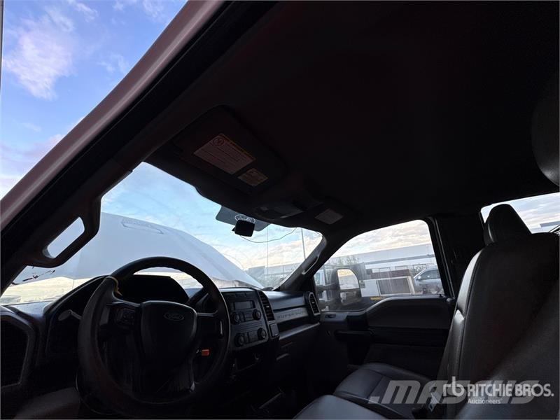 Ford F-350 XL 4x4 Van / Box Van Truck Van Body Trucks