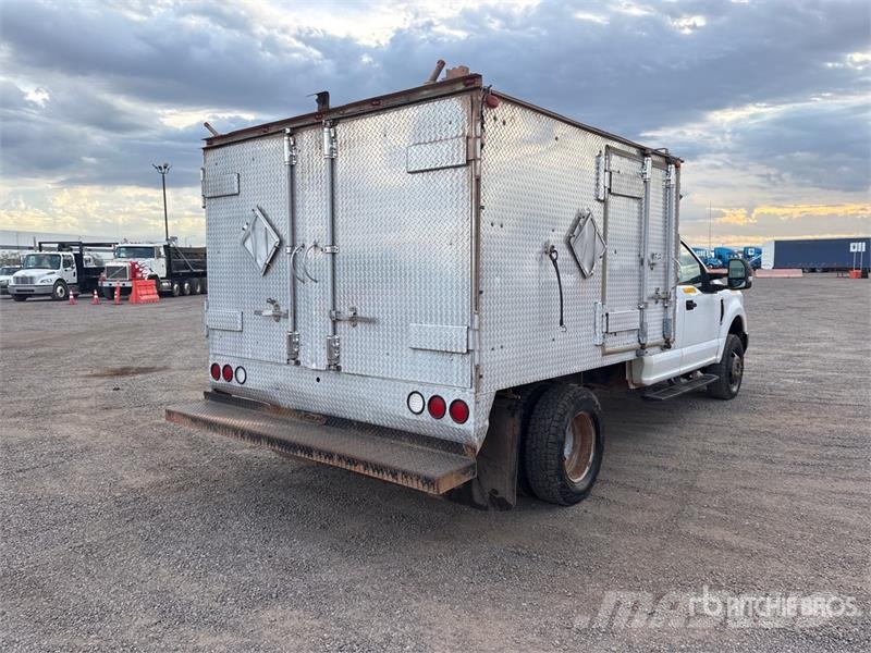 Ford F-350 XL 4x4 Van / Box Van Truck Van Body Trucks