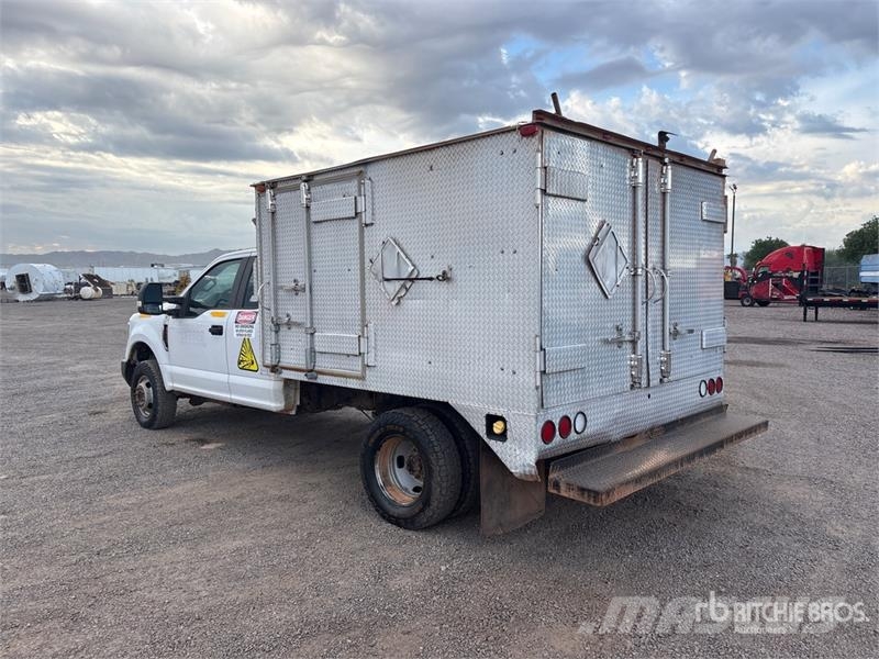 Ford F-350 XL 4x4 Van / Box Van Truck Van Body Trucks