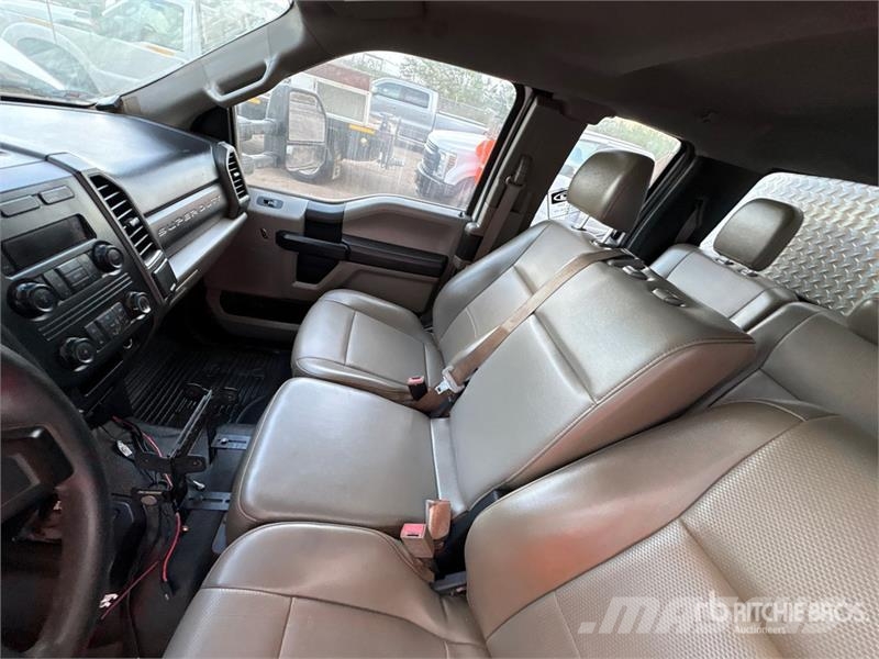 Ford F-350 XL 4x4 Van / Box Van Truck Van Body Trucks