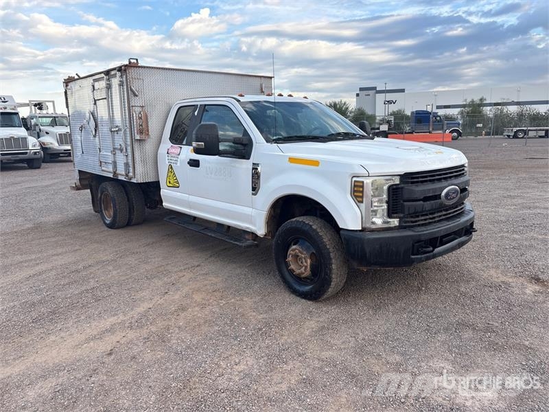 Ford F-350 XL 4x4 Van / Box Van Truck Van Body Trucks
