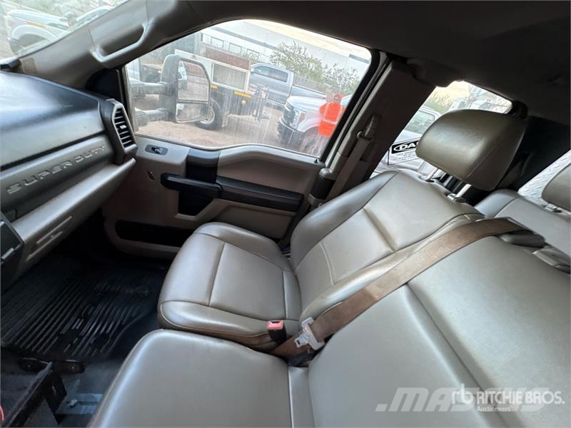 Ford F-350 XL 4x4 Van / Box Van Truck Van Body Trucks