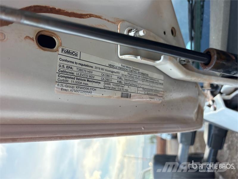 Ford F-350 XL 4x4 Van / Box Van Truck Van Body Trucks