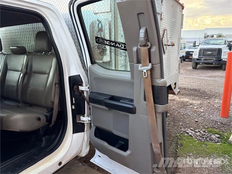 Ford F-350 XL 4x4 Van / Box Van Truck Van Body Trucks