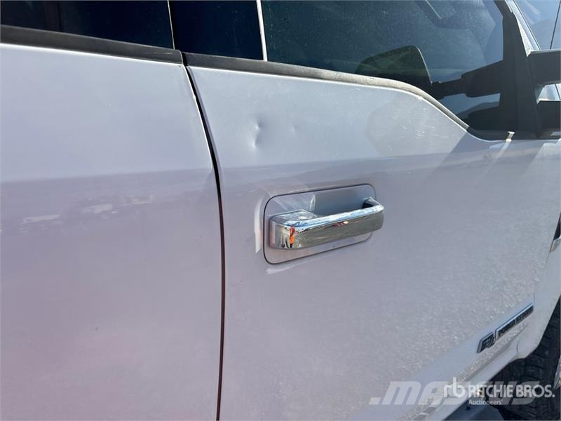 Ford F-350 XLT 4x4 Crew Cab Pickup Other