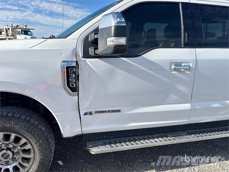 Ford F-350 XLT 4x4 Crew Cab Pickup Other