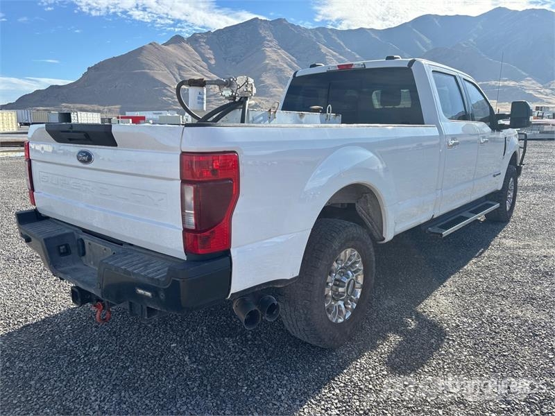 Ford F-350 XLT 4x4 Crew Cab Pickup Other
