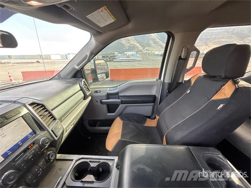 Ford F-350 XLT 4x4 Crew Cab Pickup Other