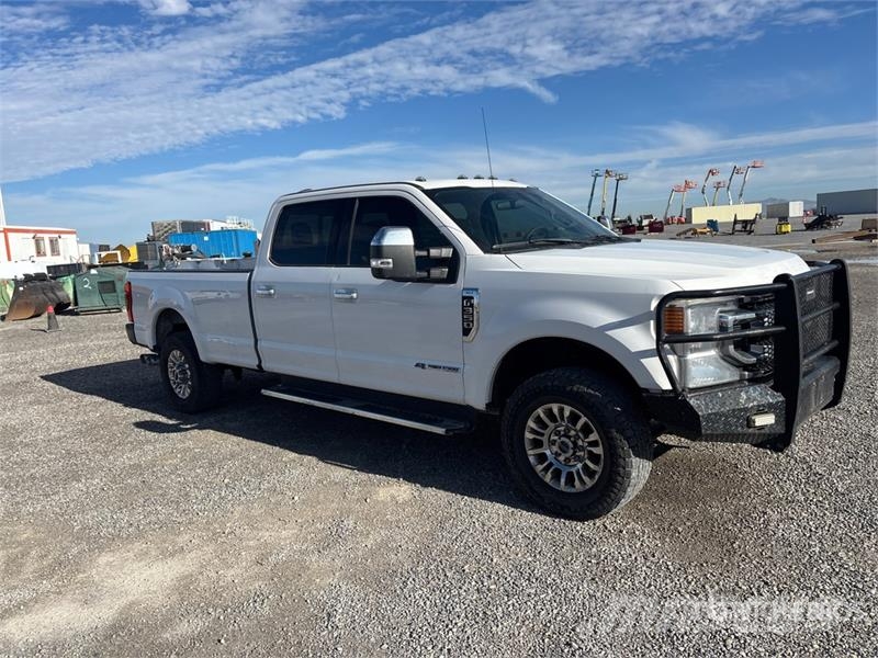 Ford F-350 XLT 4x4 Crew Cab Pickup Other