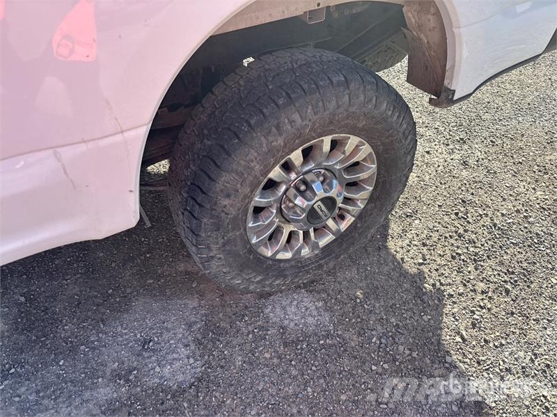 Ford F-350 XLT 4x4 Crew Cab Pickup Other